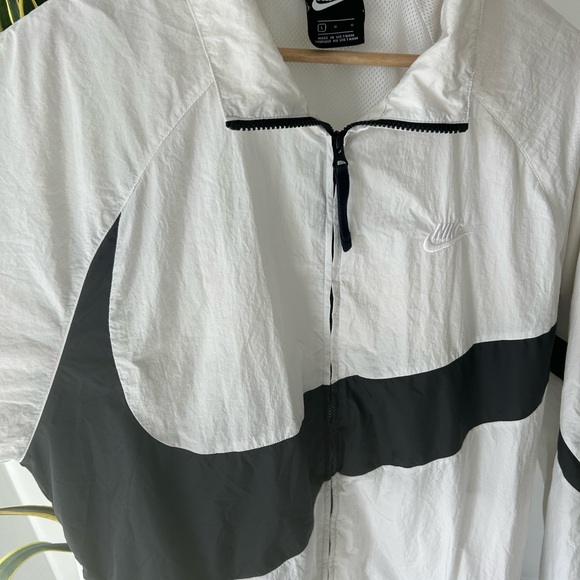 Nike Big Swoosh Full-zip Windbreaker Jacket - Picture 4 of 7